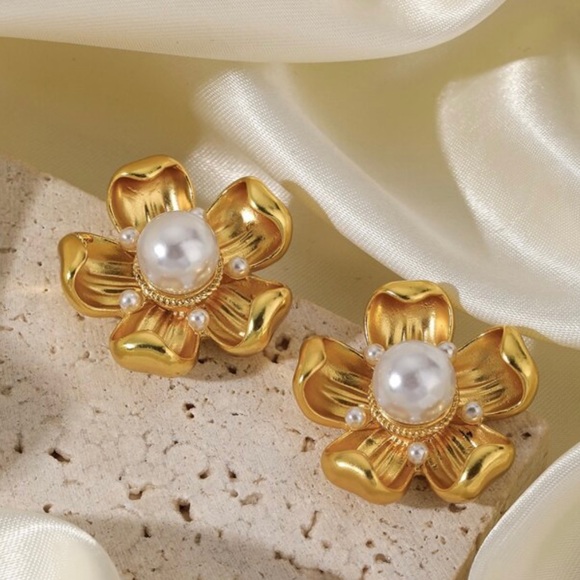 Elegant Retro French Pearl Earrings - Timeless Sophistication main image 1